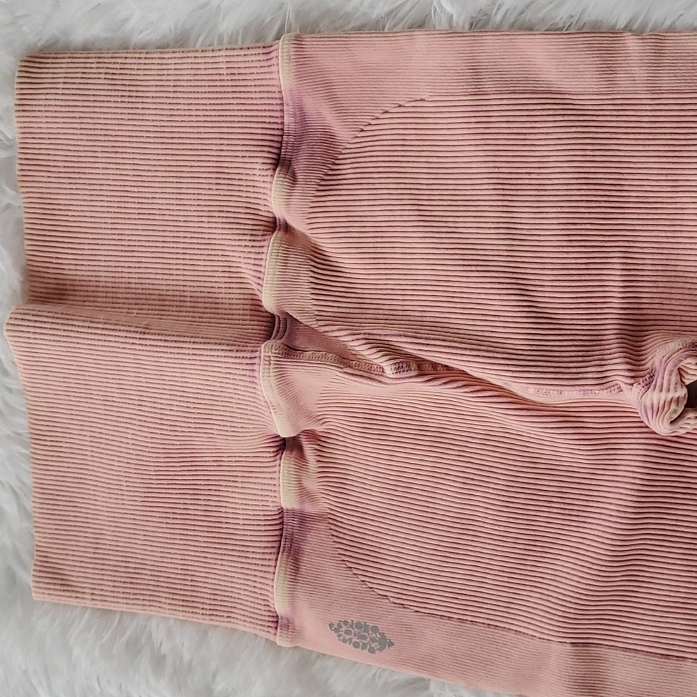 10. Free People Ultra High-Rise 7/8 Happiness Runs Leggings Soft Pink - Picture 3 of 13